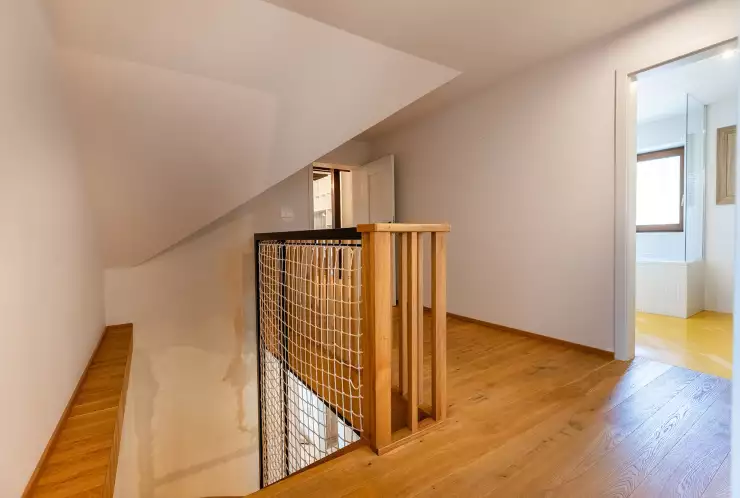 schodiště a chodba