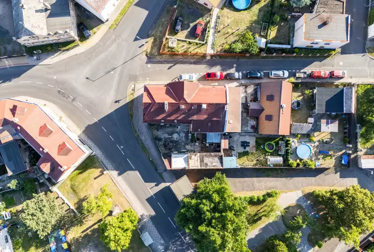 bytový dům zeshora