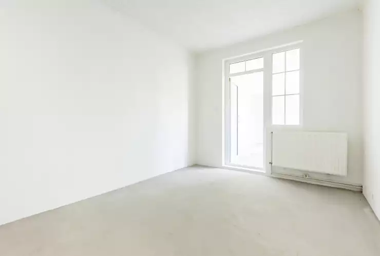 Vstup z technické místnosti do přístavby za domem