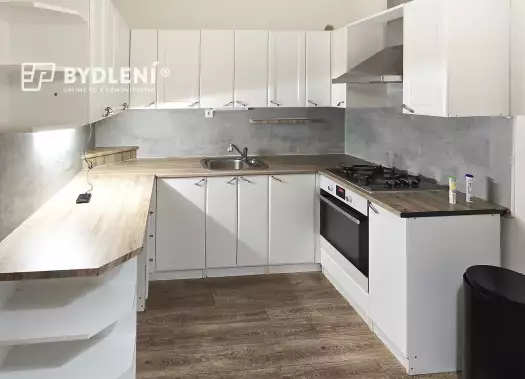 Byt 3+1, U Stadionu, Most