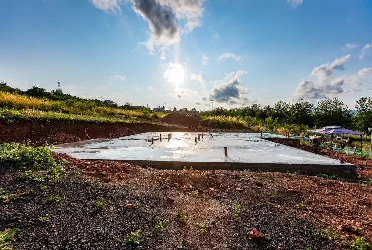pozemek se základovou deskou