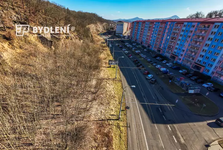 pozemek a sídliště