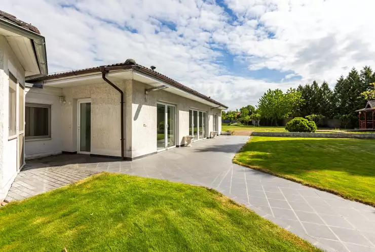 přístavek s bazénem