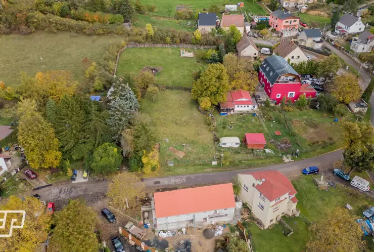 Letecký snímek - pohled na pozemek