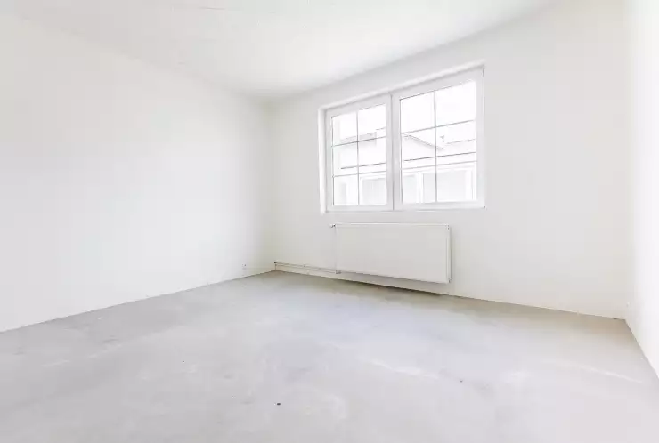 Ložnice - pohled směrem za dům