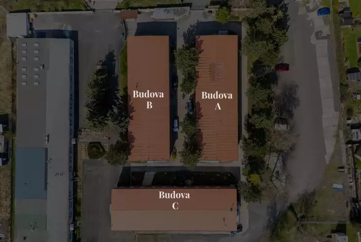 pohled na budovy zeshora