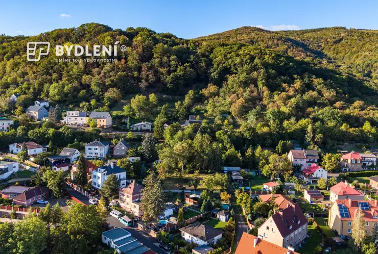 Pohled na pozemek