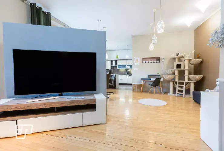 Obývací část propojená s kuchyní