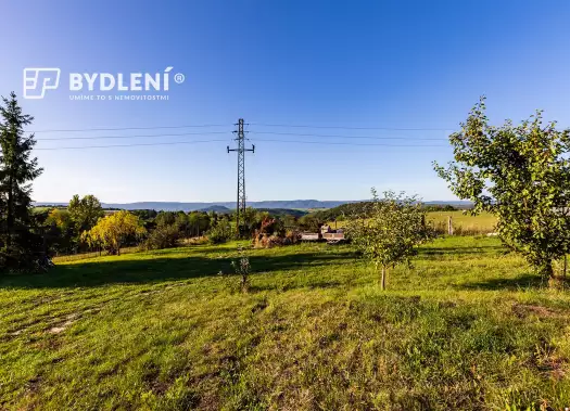 Pozemek, Pražská, Žalany