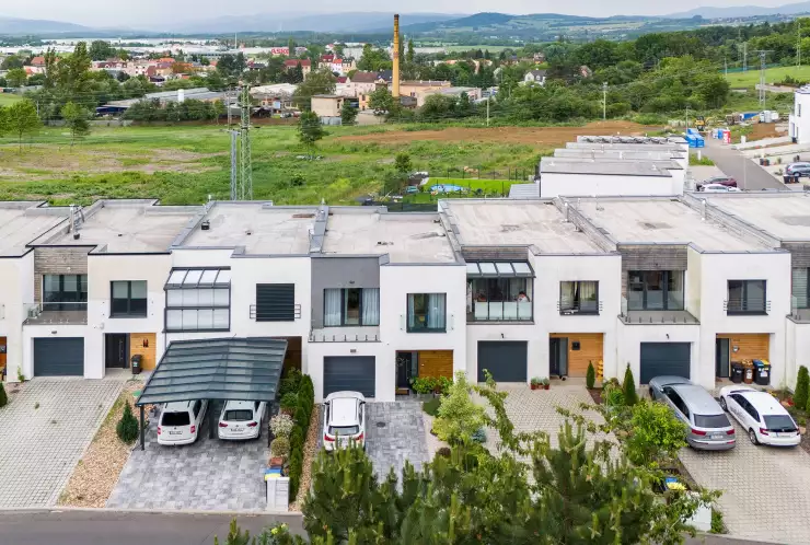 Pohled na dům z ulice