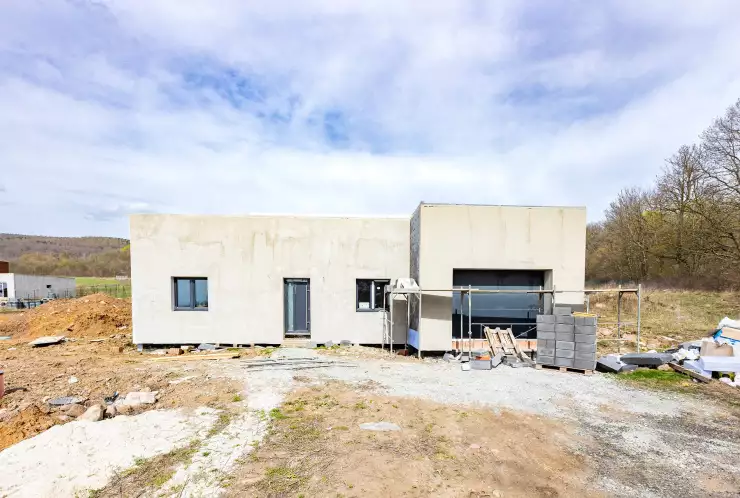 Pohled na dům - duben 2026