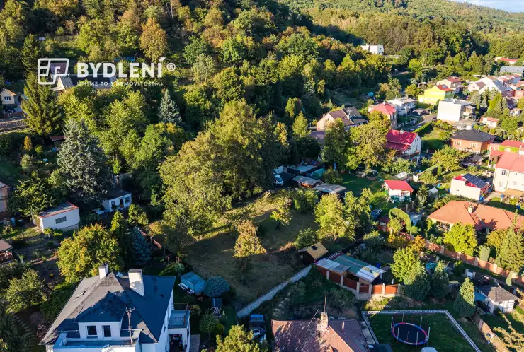 Pohled na pozemek