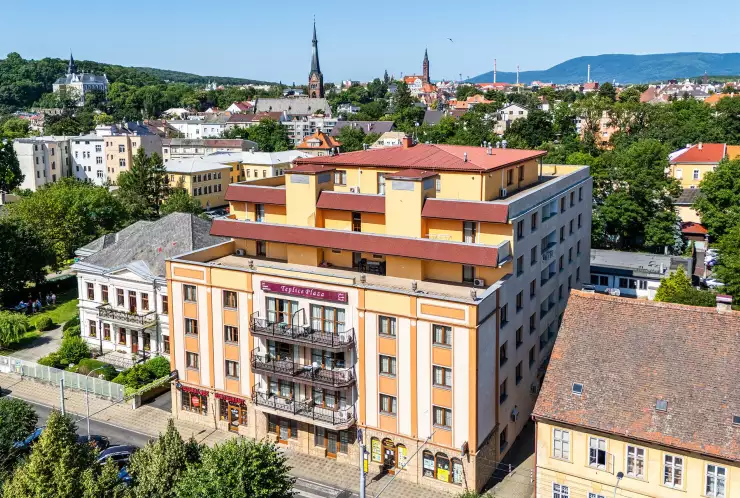 المبنى والمحيط