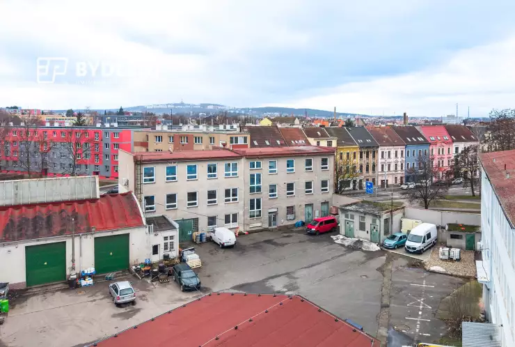 budova s kancelářemi