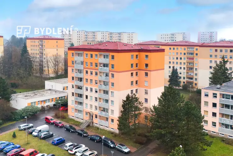 pohled na panelový dům