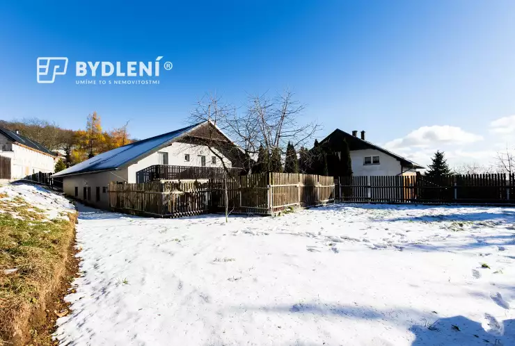 Pohled z rohu pozemku