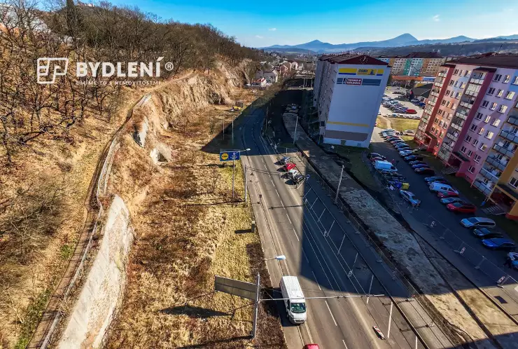 pozemek a sídliště