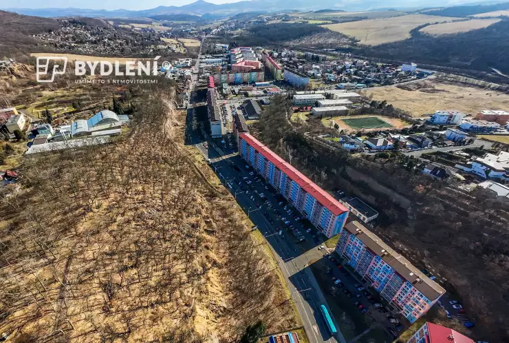 pozemek a sídliště