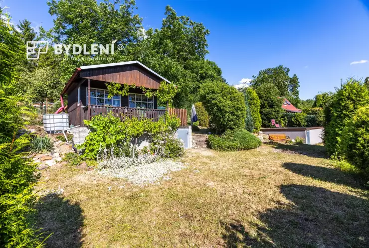 zahrada s chatkou