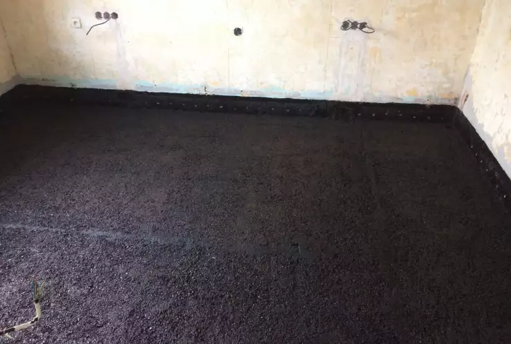 Aplikace asfaltového penetračního nátěru po injektáži obvodového zdiva