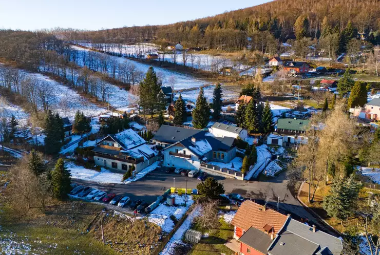 hotel s krajinou v zimním období