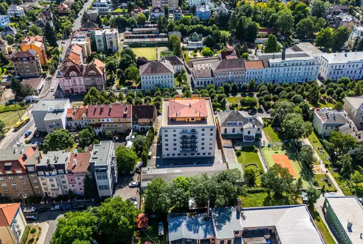 المبنى والمحيط