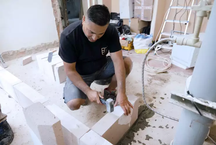 Zakládání 1. řady pro nové jádro v panelovém bytě