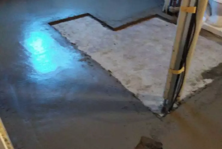 vyrovnání podkladu v chodbičce a pokoji