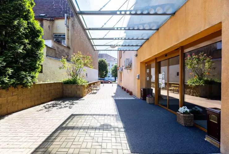 مدخل المبنى