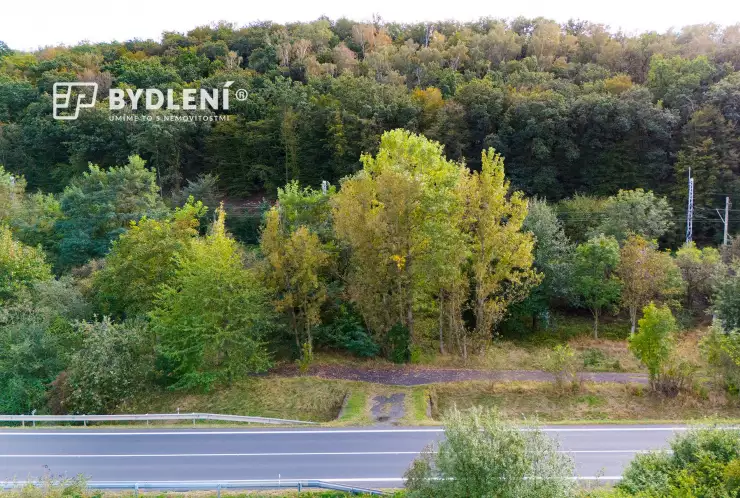 Příjezd na pozemek