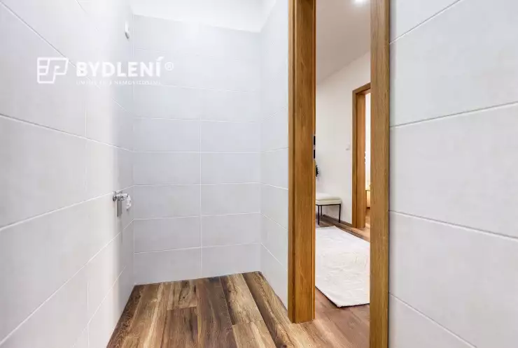 prostor na pračku v koupelně