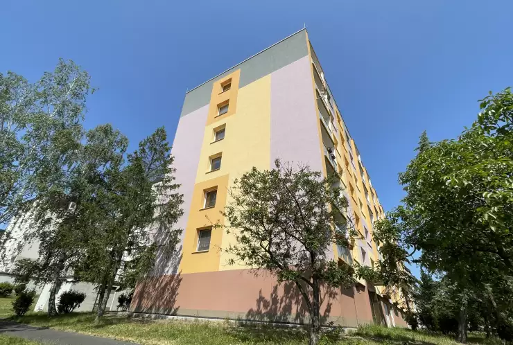 Fasáda a zateplení štítu panelového domu