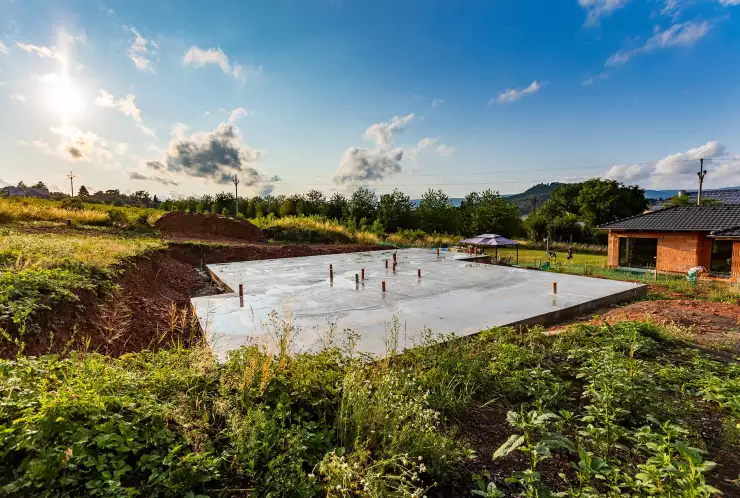 pozemek se základovou deskou