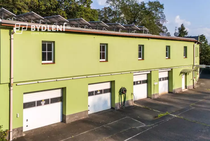 skladové prostory a garáže