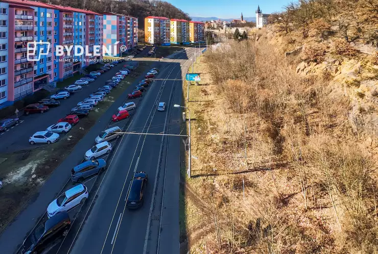 pozemek a sídliště