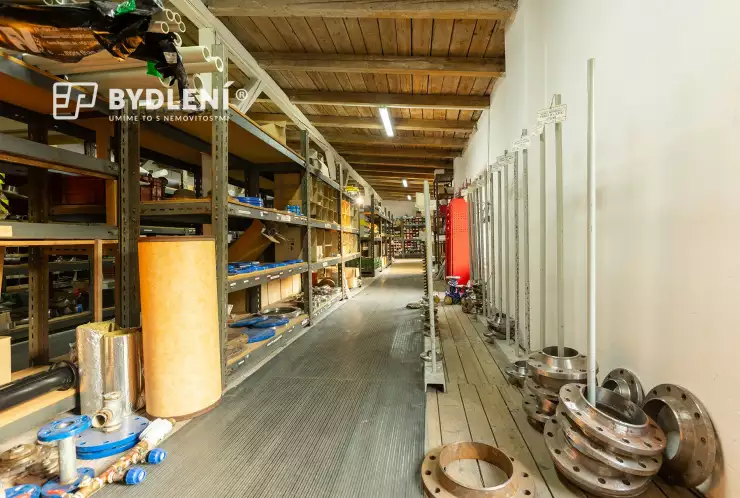 skladové prostory