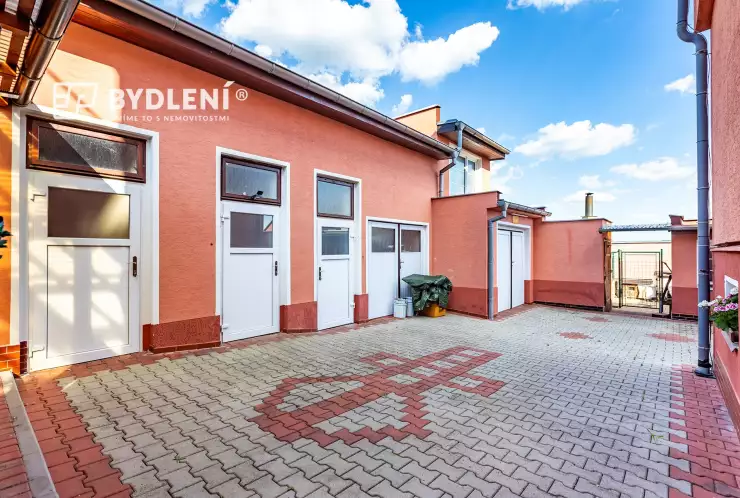 Dvorek